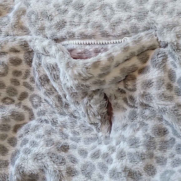 Carters NWOT 0-6 Month Snow Leopard Cozy Bunting Gray with pink lining - Picture 5 of 6